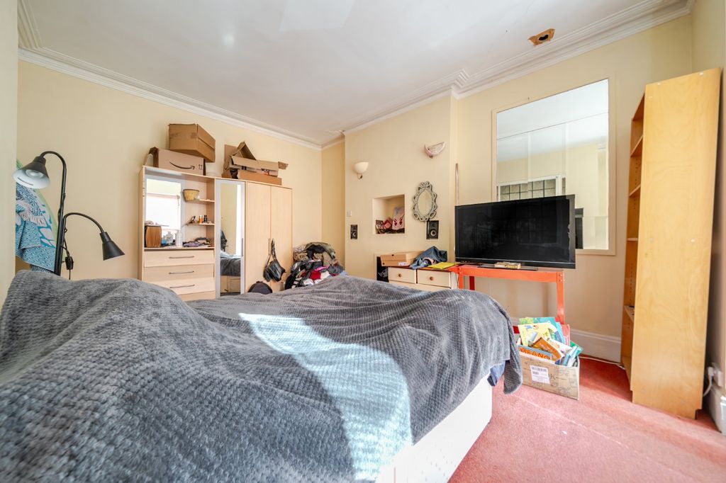 Additional image 6 of 3 bed flat for saleWaveley Court, Waverley Grove, Southsea, Hampshire PO4