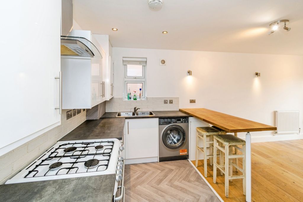 Additional image 6 of 2 bed flat for saleHill Lane, Southampton, Hampshire SO15
