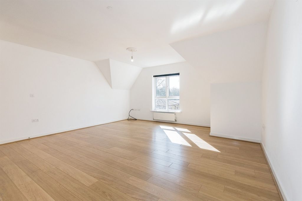 2 bed flat for saleArchers Road, Southampton SO15 photo 2