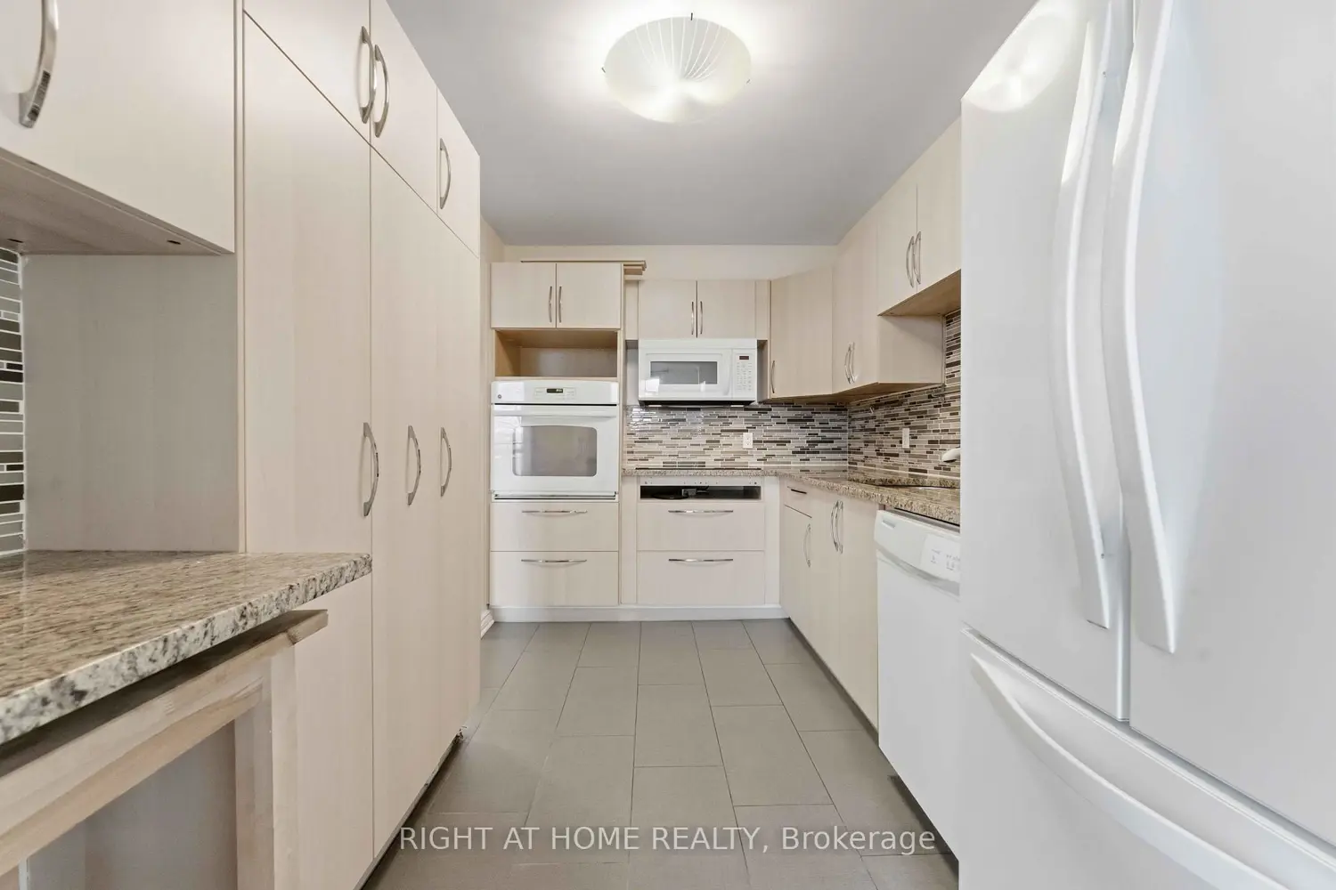Additional image 8 of 665 Bathgate Drive 311