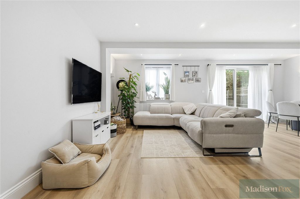 Additional image 3 of 3 bed flat for saleWest Grove, Woodford Green IG8