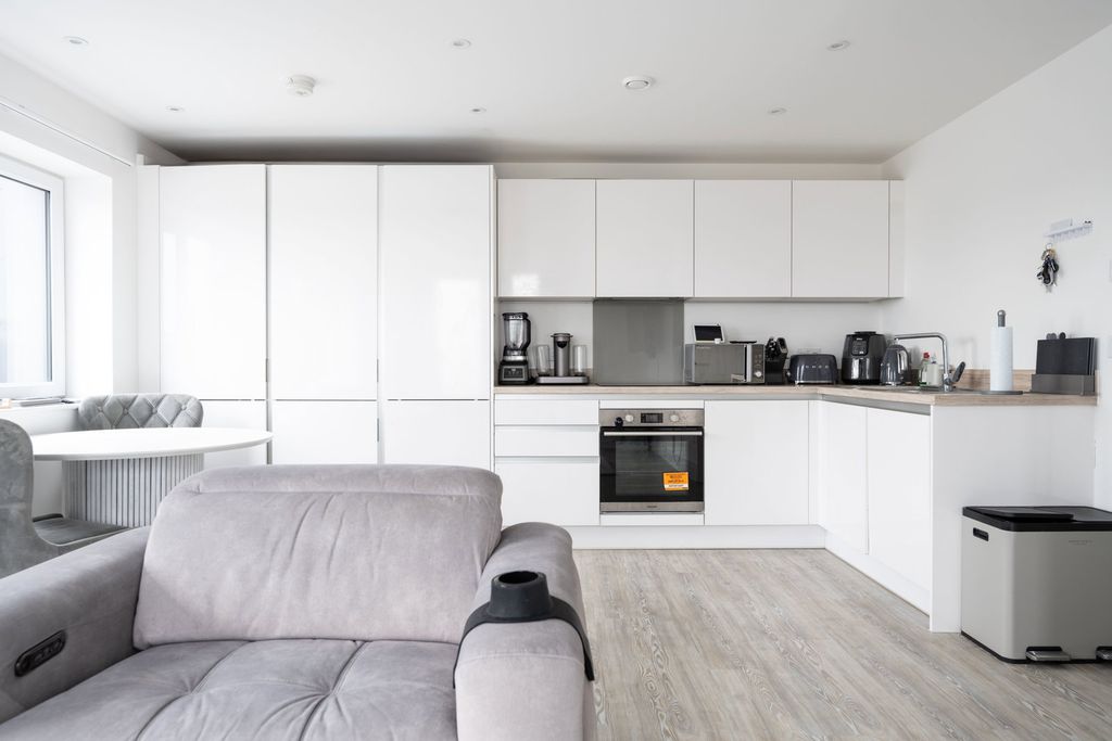 Additional image 10 of 3 bed flat for saleGranada House, Meridian Way, Southampton SO14