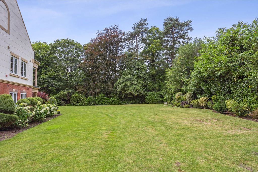 Additional image 10 of 3 bed flat for saleDevenish Road, Ascot, Berkshire SL5