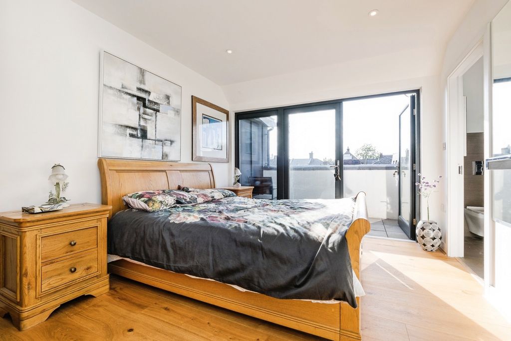 Additional image 11 of 3 bed flat for saleJohnston Road, Woodford Green IG8