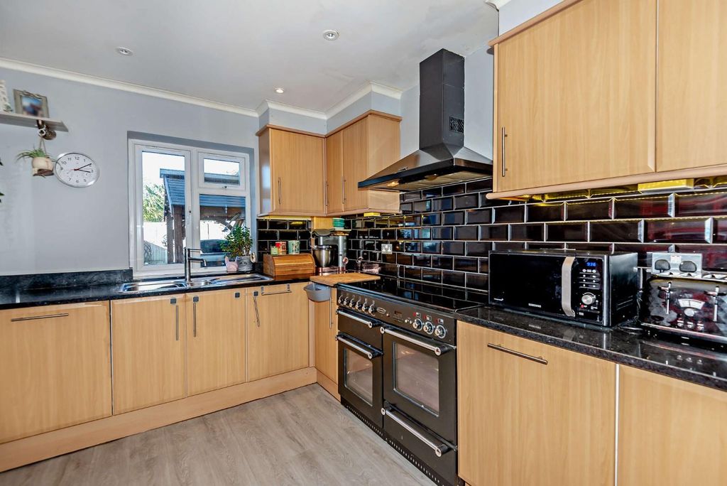Additional image 10 of 5 bed detached house for saleFontmell Park, Ashford TW15