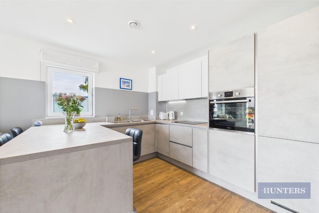 Additional image 5 of 2 bed flat for saleElm Quay, Thomas Blake Avenue, Southampton SO14