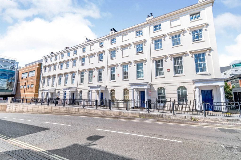 3 bed flat for salePortland Terrace, Southampton, Hampshire SO14