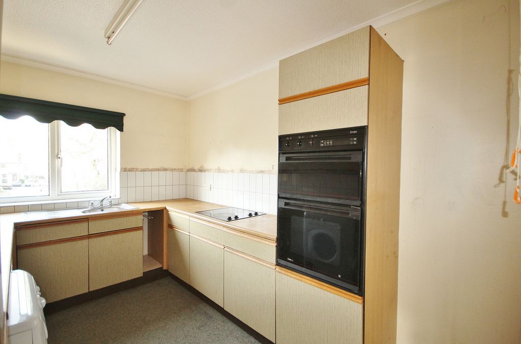 Additional image 3 of 2 bed flat for saleRiverside Gardens, Witney OX28