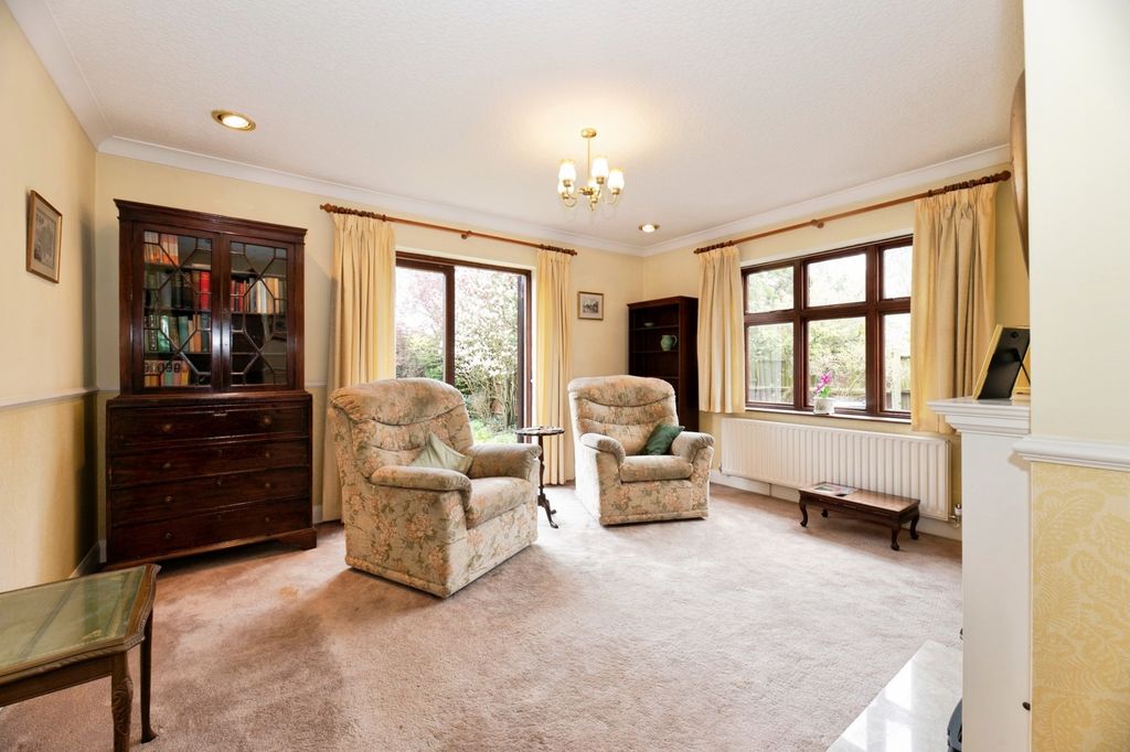 Additional image 2 of 4 bed detached house for saleManor Way, Worcester Park KT4