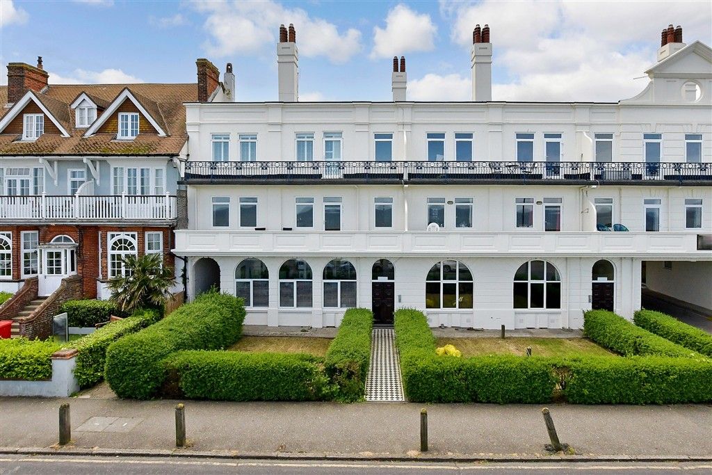 2 bed flat for saleMarine Parade, Whitstable, Kent CT5