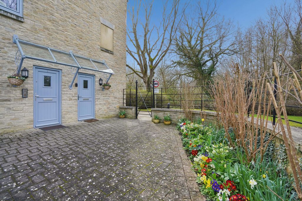 Additional image 4 of 2 bed flat for saleWitan Way, Witney OX28