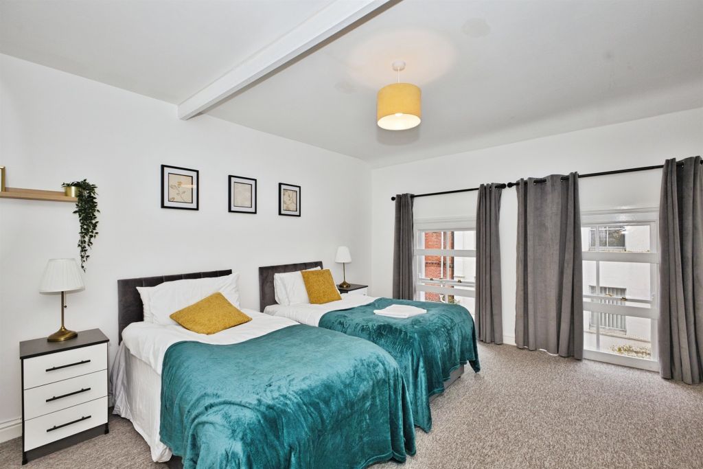 Additional image 7 of 4 bed flat for saleMiddle Street, Yeovil BA20