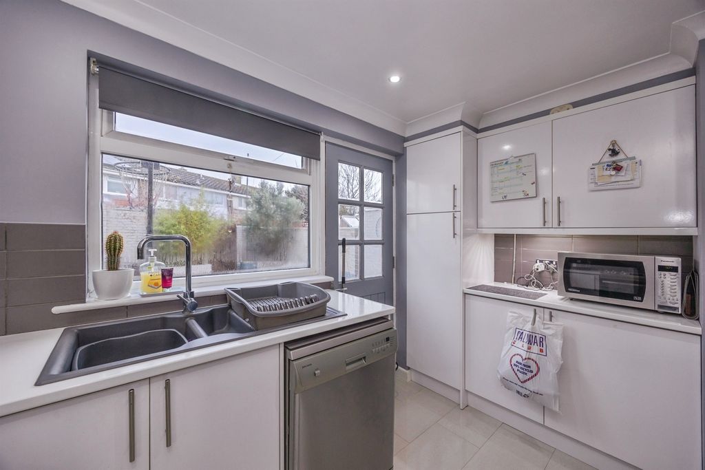 Additional image 10 of 4 bed end terrace house for saleSeaway Crescent, Southsea PO4