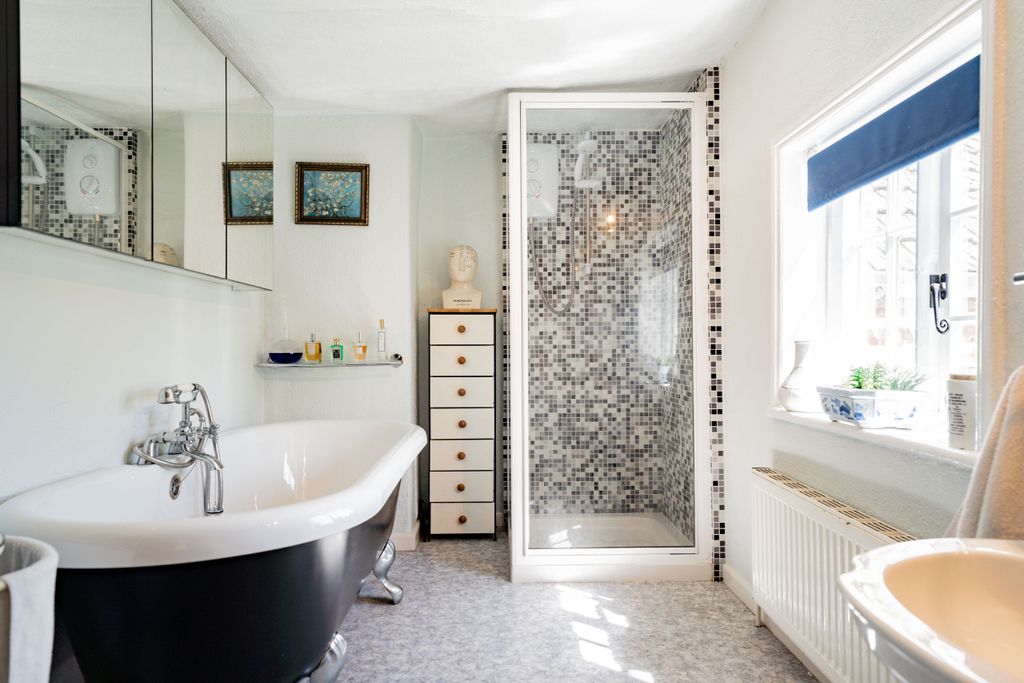 Additional image 15 of 4 bed semi-detached house for saleThe Square, Glenfield, Leicester, Leicestershire LE3