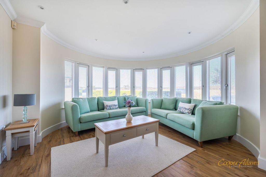 2 bed flat for saleSea Drive, Ferring BN12 photo 5