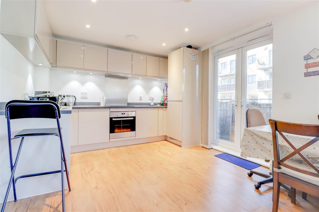 Additional image 4 of 2 bed flat for saleRamsden Court, Wickford SS12