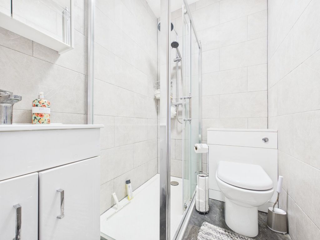 Additional image 10 of 5 bed detached house for saleGables Avenue, Ashford, Surrey TW15