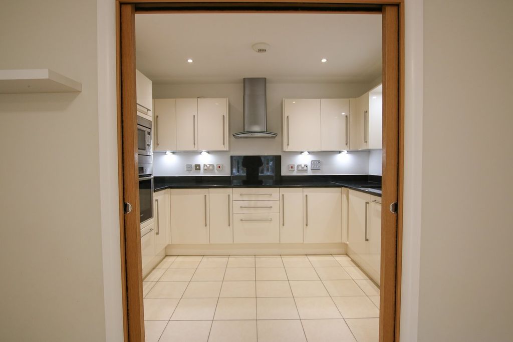 Additional image 6 of 2 bed flat for saleRectory Road, Wokingham RG40