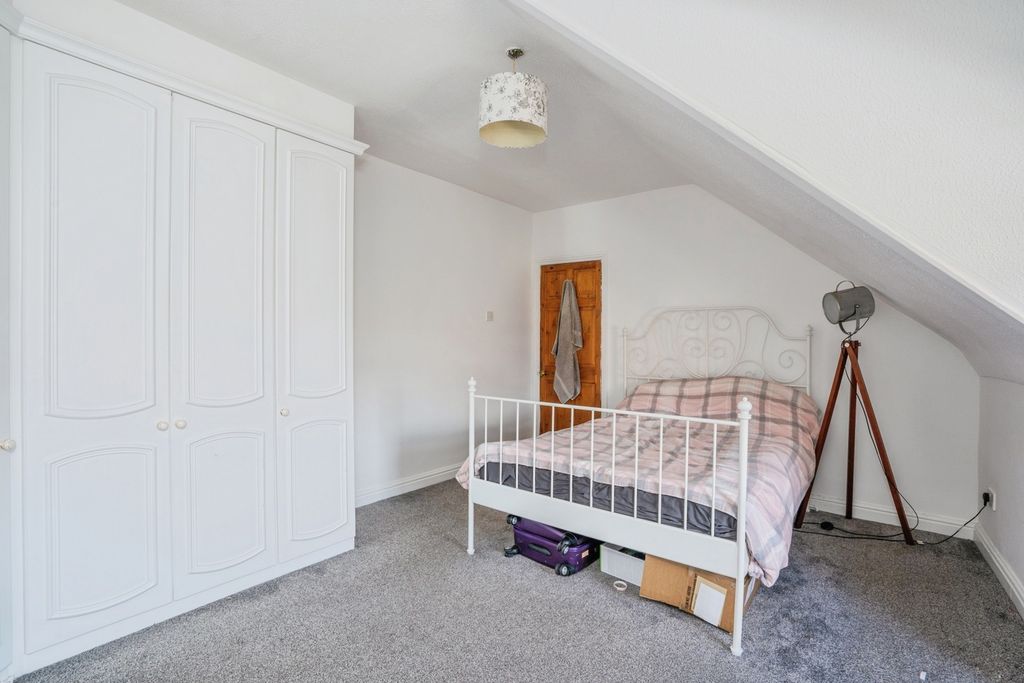 Additional image 18 of 2 bed property for saleGladys Avenue, Portsmouth, Hampshire PO2