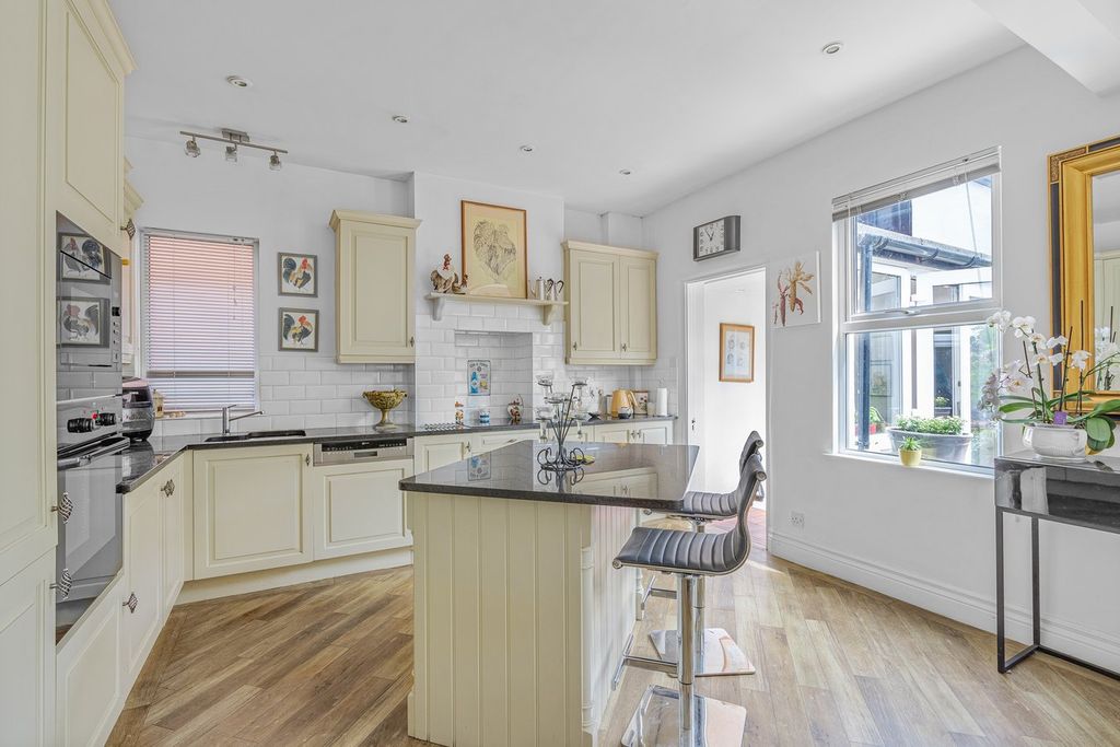 Additional image 2 of 4 bed detached house for saleStation Crescent, Ashford TW15