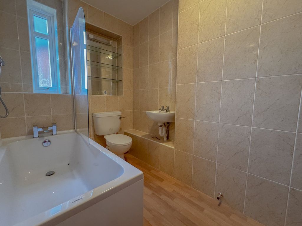 Additional image 10 of 2 bed flat for saleAllenview Road, Wimborne BH21