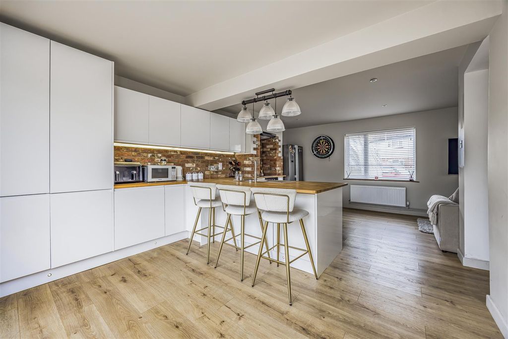Additional image 2 of 3 bed semi-detached house for saleHilsea Crescent, Portsmouth PO2