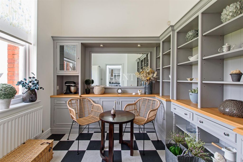 Additional image 3 of 4 bed flat for saleDevonshire House, Repton Park, Woodford Green IG8
