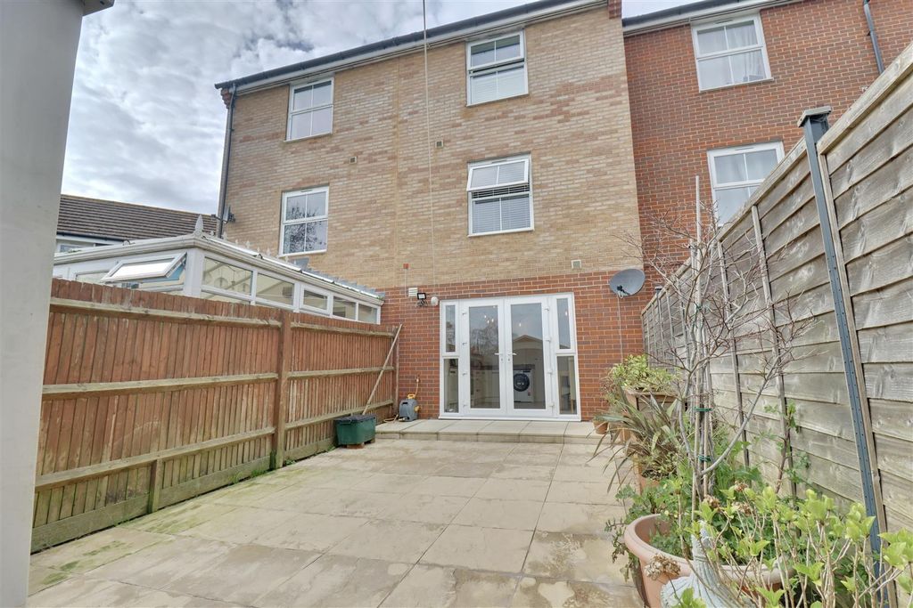 Additional image 6 of 4 bed town house for saleEast Shore Way, Portsmouth PO3