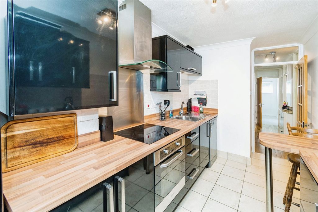 Additional image 5 of 2 bed flat for saleSilverdale Road, Southampton, Hampshire SO15