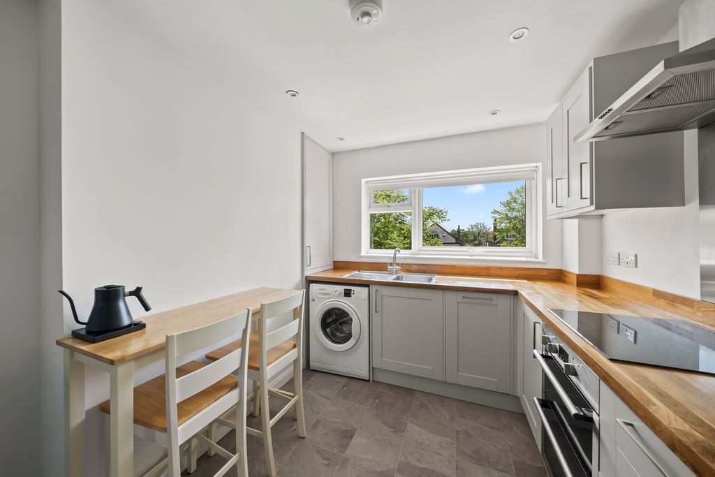 Additional image 7 of 2 bed flat for saleThe Avenue, Worcester Park KT4
