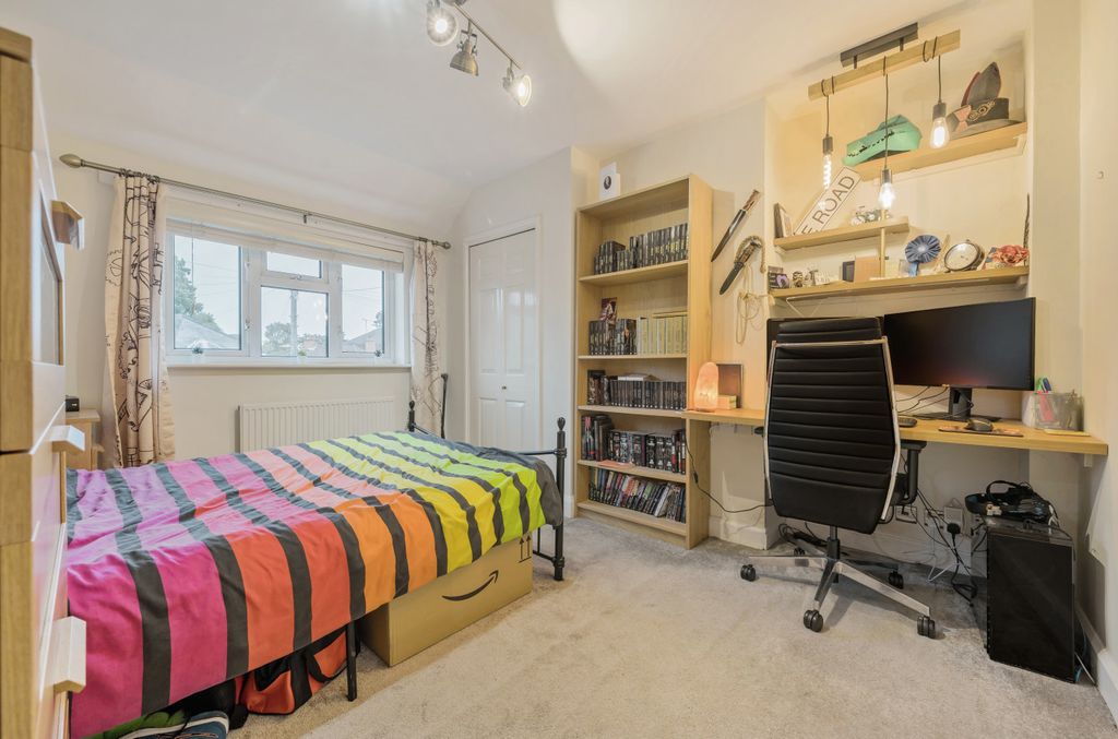 Additional image 5 of 3 bed maisonette for saleOsborne Road, Wokingham, Berkshire RG40