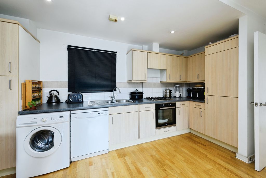Additional image 3 of 2 bed flat for saleGodstone Road, Whyteleafe CR3