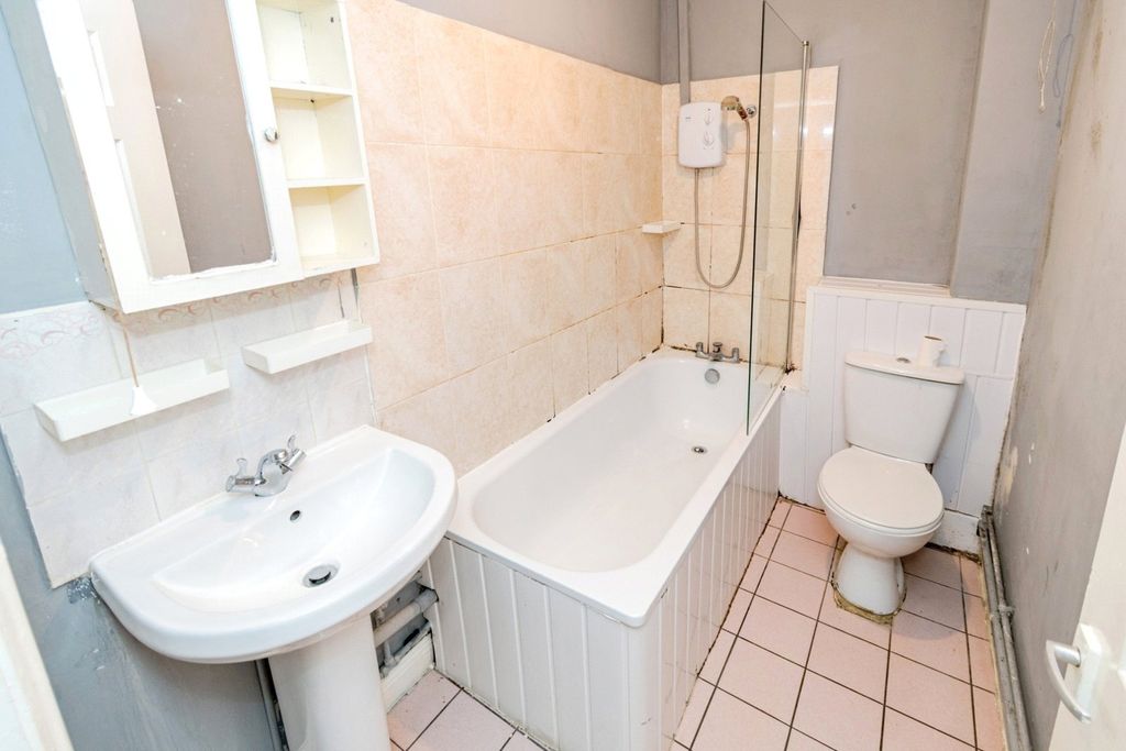 Additional image 6 of 2 bed flat for salePortswood Road, Southampton, Hampshire SO17