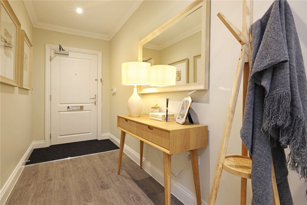 Additional image 5 of 2 bed flat for salePinewood Place, Hatch Lane, Windsor, Berkshire SL4