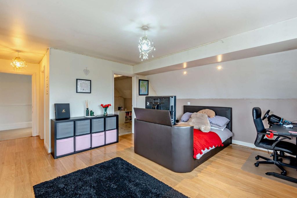 Additional image 23 of 7 bed semi-detached house for saleFordbridge Road, Ashford TW15