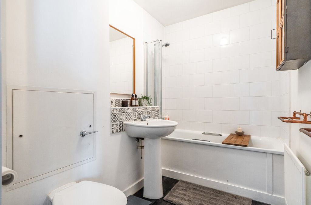 Additional image 8 of 1 bed flat for saleGreensted Court, Godstone Road, Whyteleafe CR3