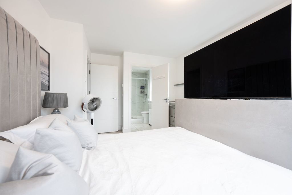 Additional image 7 of 3 bed flat for saleGranada House, Meridian Way, Southampton SO14