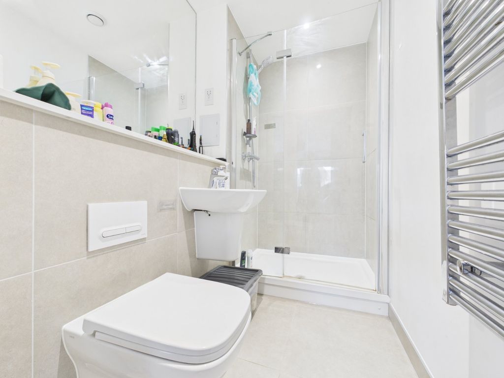 Additional image 8 of 2 bed flat for salePitcher Lane, Ashford, Surrey TW15