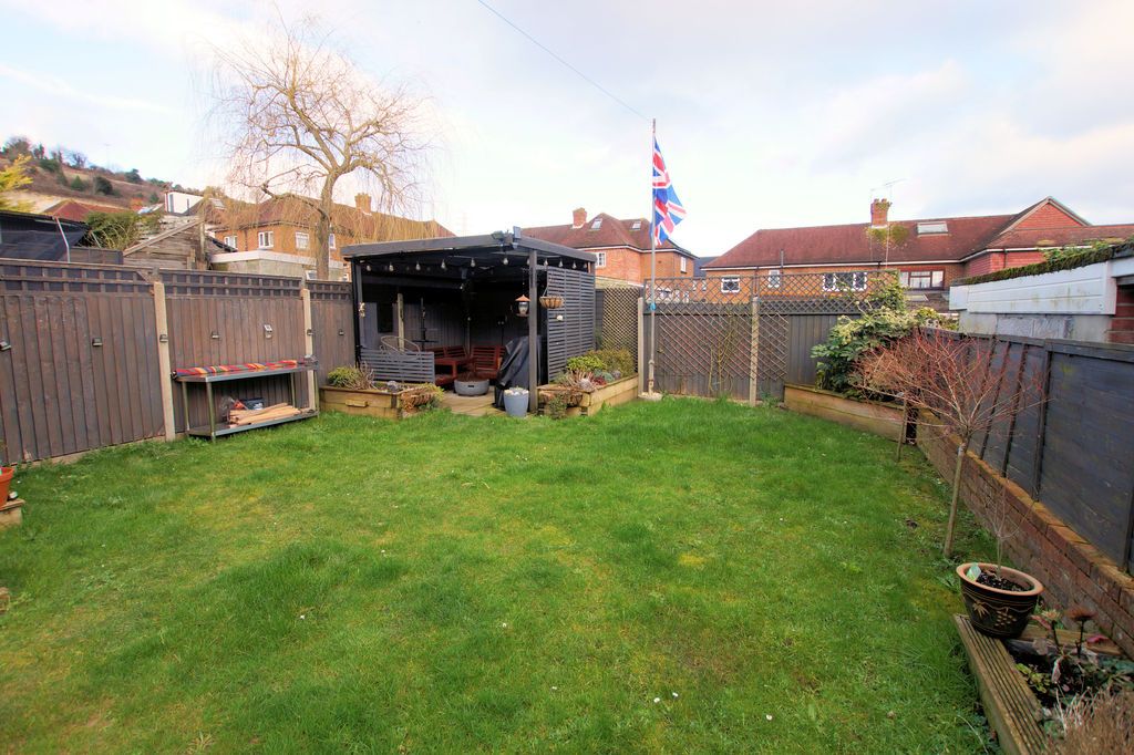 3 bed semi-detached house for saleBlakemere Crescent, Paulsgrove PO6 photo 4