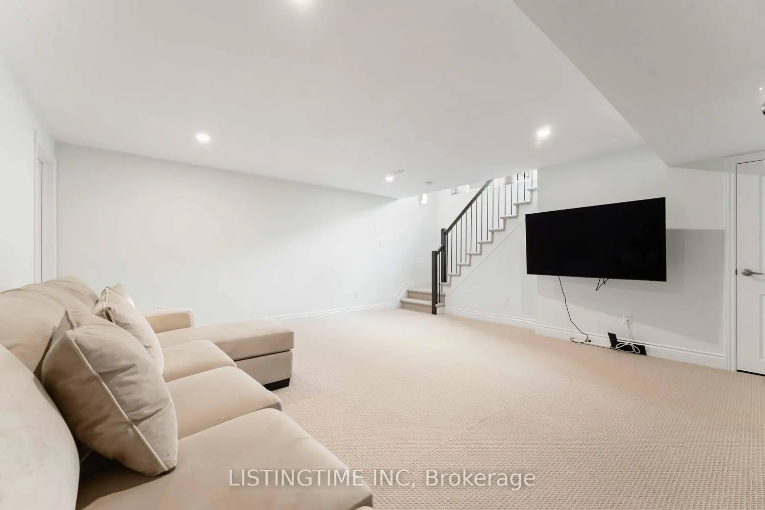 704 Brian Good Avenue photo 4