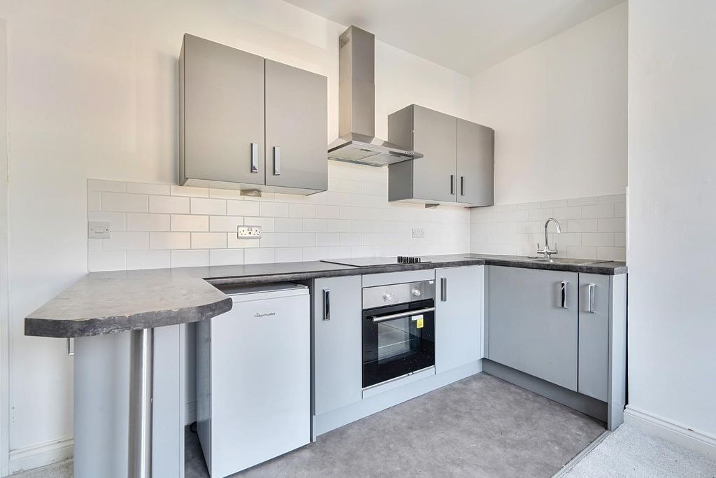 Additional image 2 of 2 bed flat for saleCopnor Road, Portsmouth PO3