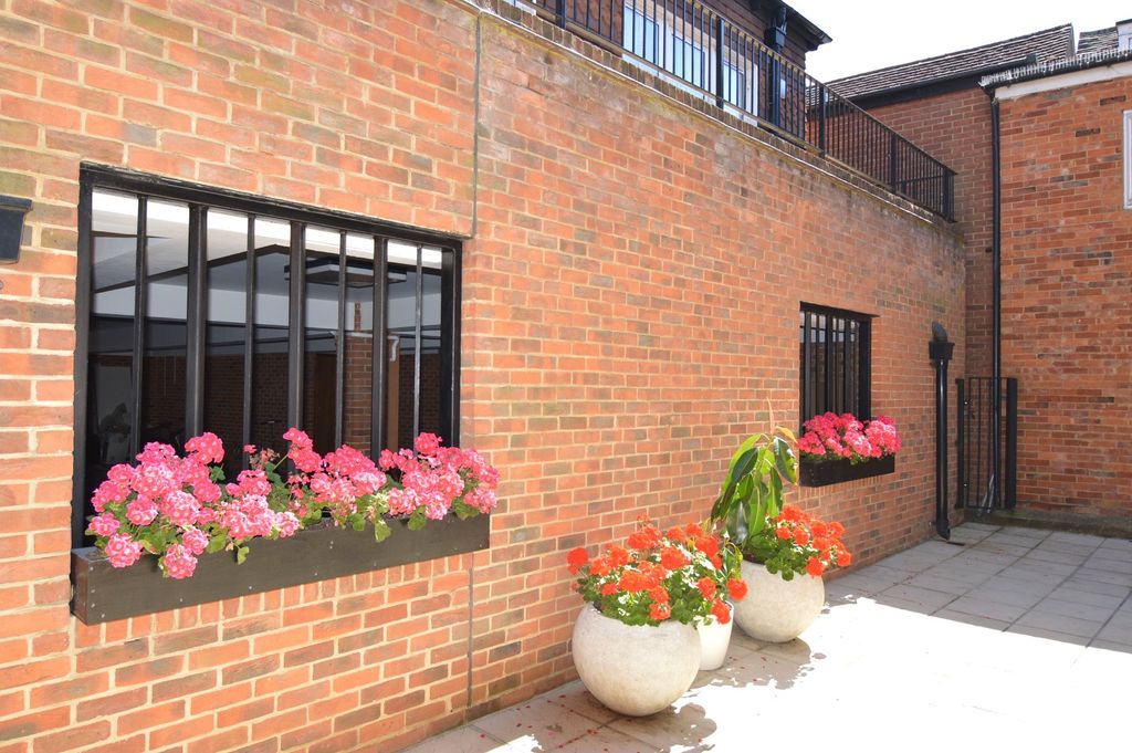 Additional image 11 of 13 bed detached house for salePeach Street, Wokingham, Berkshire RG40