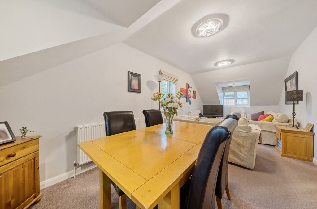 Additional image 10 of 3 bed maisonette for saleOsborne Road, Wokingham, Berkshire RG40