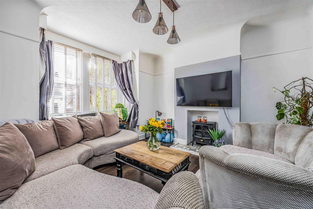 Additional image 2 of 3 bed property for saleHayling Avenue, Portsmouth PO3
