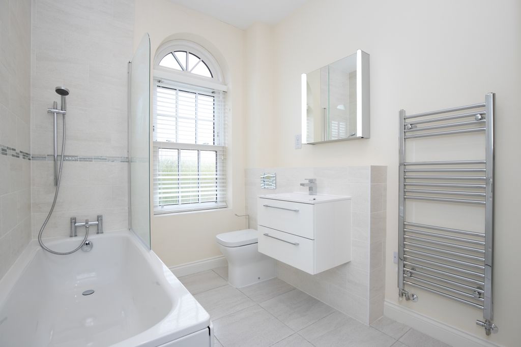 Additional image 2 of 2 bed flat for saleButtercross Lane, Witney OX28