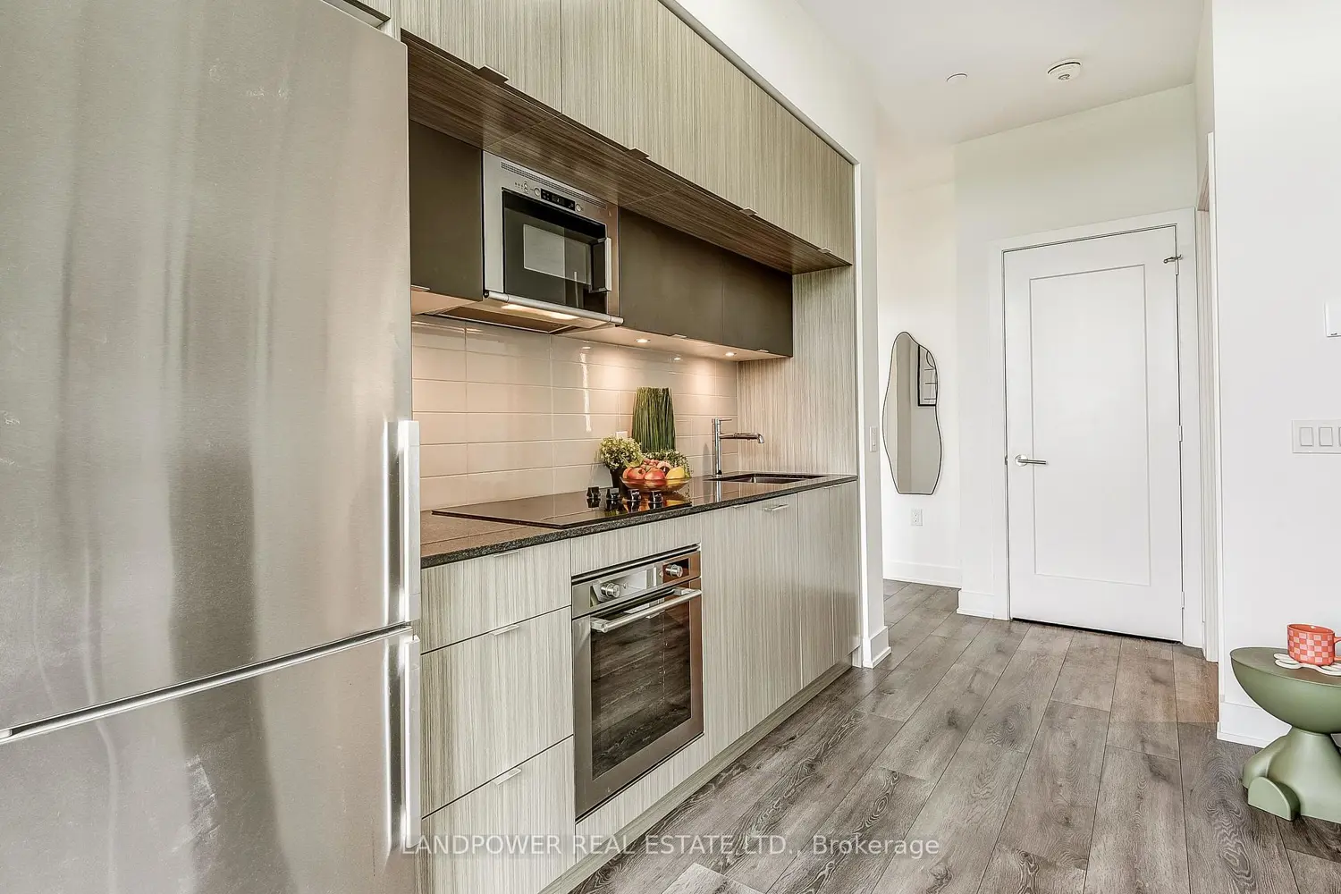 Additional image 14 of 585 Bloor Street 415