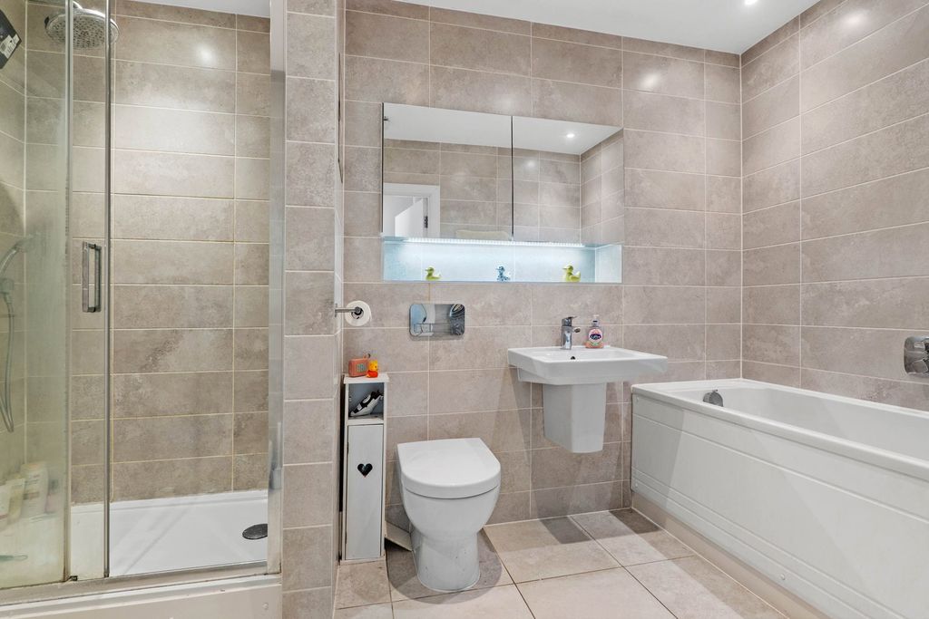 Additional image 6 of 2 bed flat for saleApartment 10, Biscuit Kiln House, Princes Drive, Diglis, Worcester. WR1