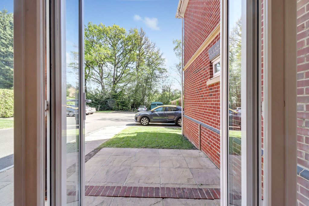 Additional image 3 of 2 bed flat for saleLondon Road, Windlesham GU20