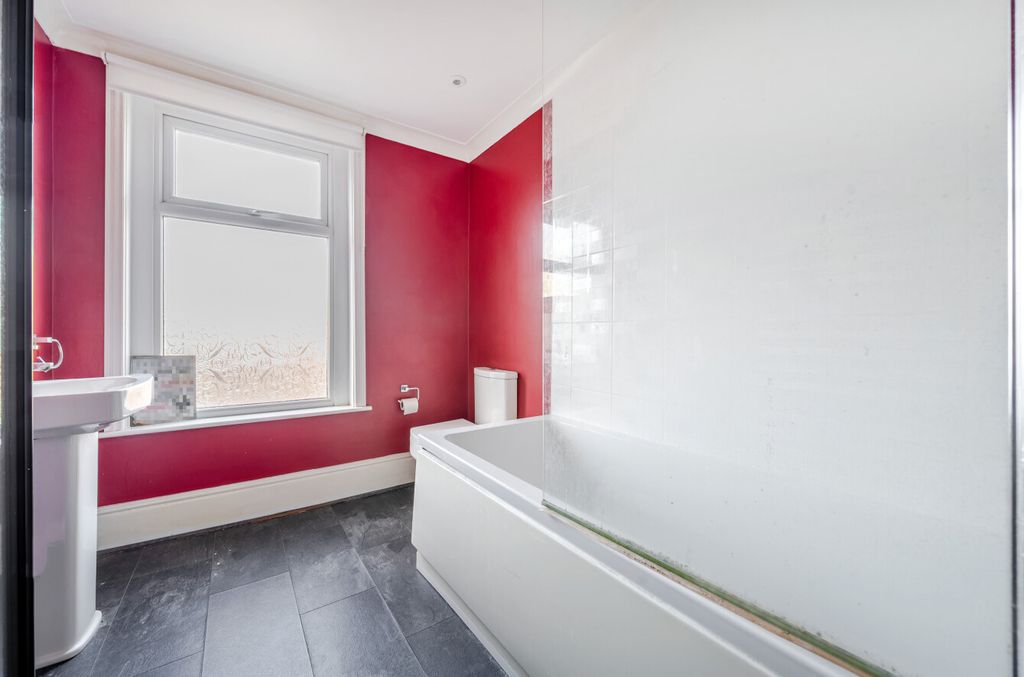 Additional image 6 of 2 bed flat for saleDerby Road, Portsmouth, Hampshire PO2