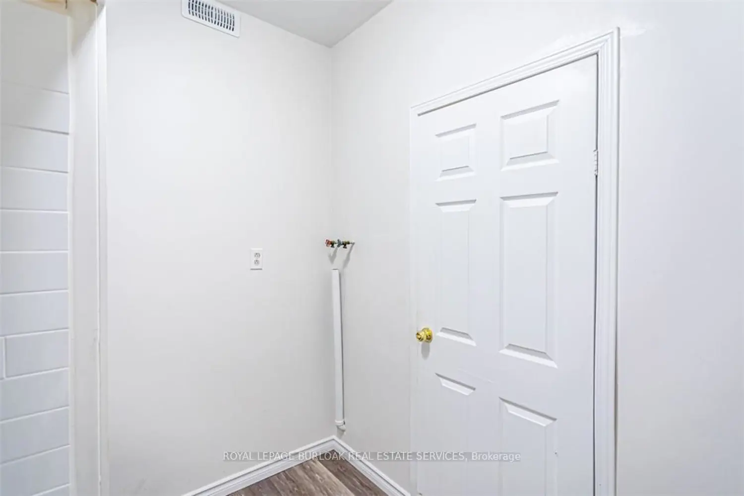 Additional image 15 of 2712 Upper James Street